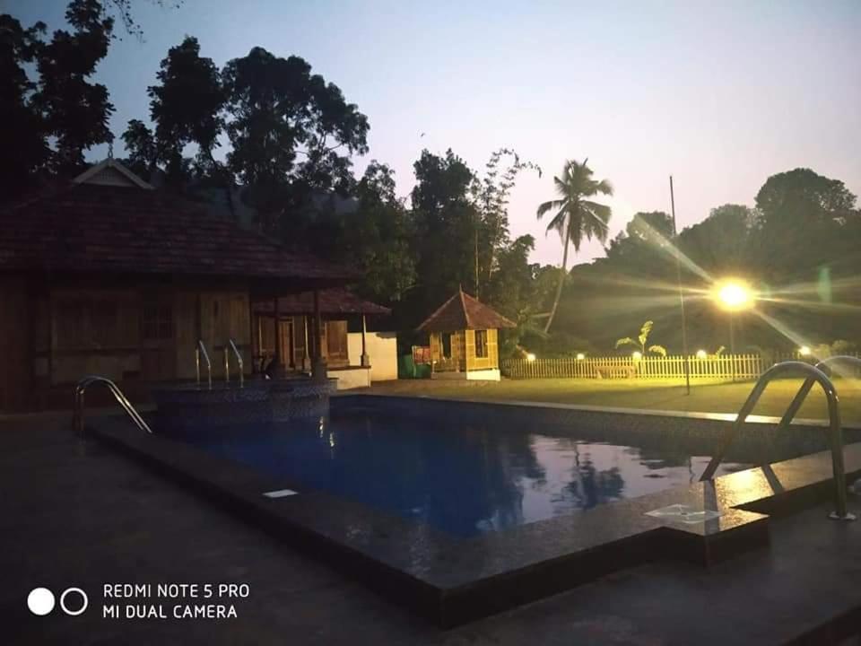 Sparrow Vale Resort Kotamangalam Exterior photo